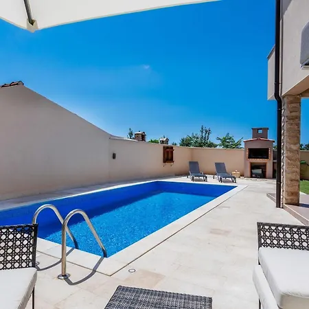 Queen Jelena Вилла Galizana