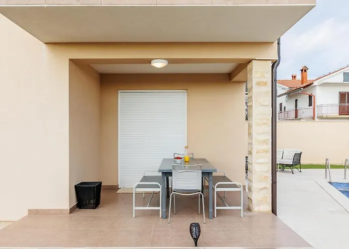 빌라 Queen Jelena Galižana